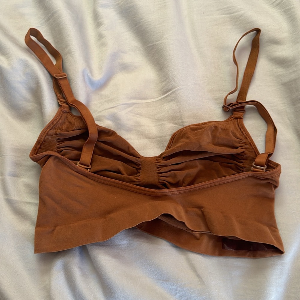 BNIB SKIMS SEAMLESS SCULPT LOW BACK BRALETTE - BRONZE - Picture 5 of 5